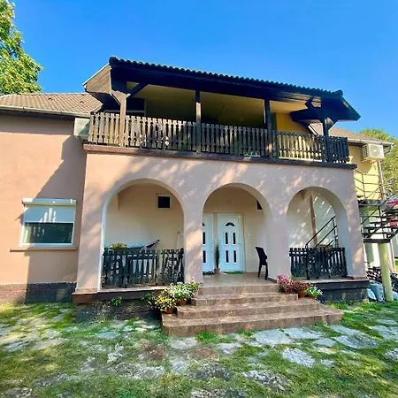 Tieffapartmanhaz Apartment