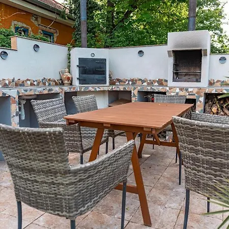Apartment Tieffapartmanhaz Zamardi