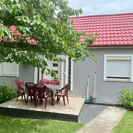 Tieffapartmanhaz Apartment Zamardi