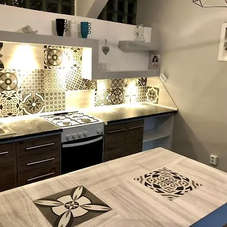 Apartment Tieffapartmanhaz Zamardi