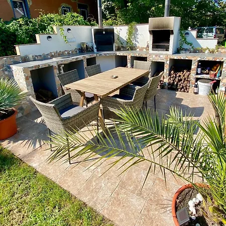 Tieffapartmanhaz Apartment