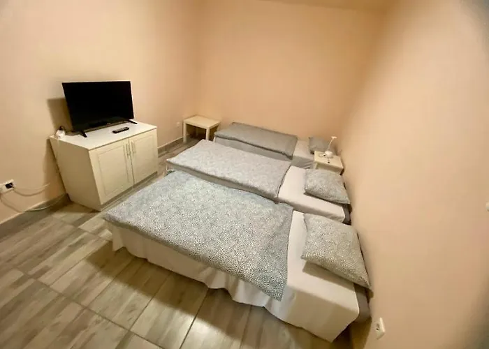 Tieffapartmanhaz Apartament *