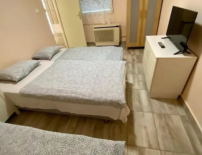 Tieffapartmanhaz Apartament