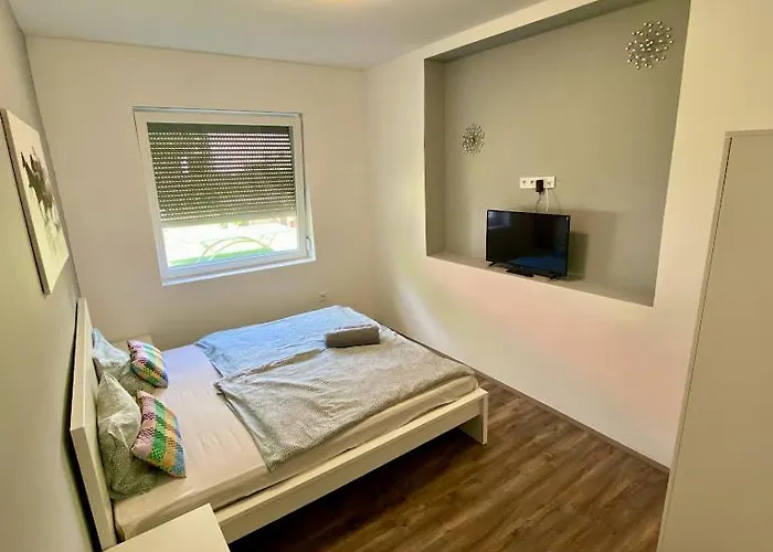 Tieffapartmanhaz Apartament *