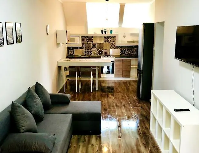 Tieffapartmanhaz Apartament